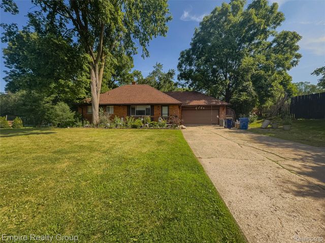 2766 W Huron Street, Waterford Charter Township, MI 48328