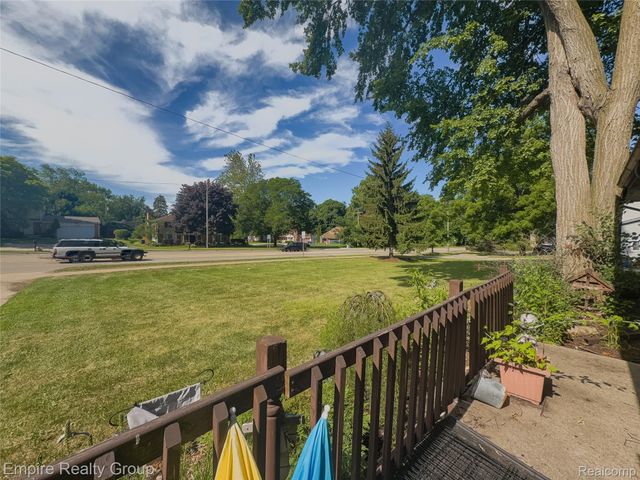 2766 W Huron Street, Waterford Charter Township, MI 48328