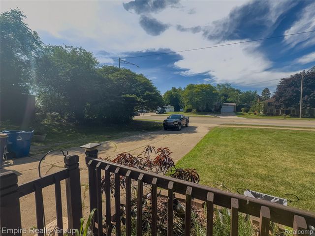 2766 W Huron Street, Waterford Charter Township, MI 48328