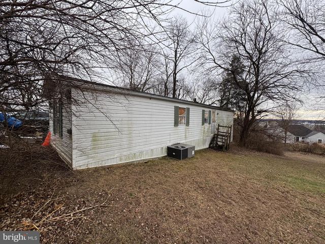 8 S CONESTOGA VIEW DR, Akron, PA 17501