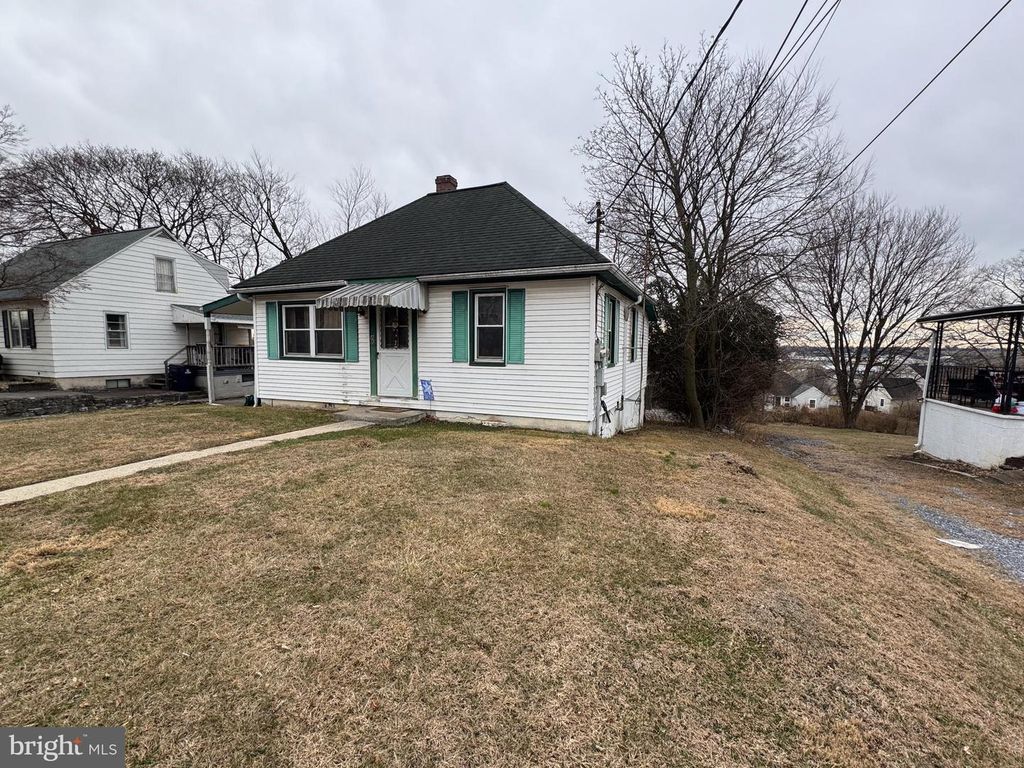 8 S CONESTOGA VIEW DR, Akron, PA 17501