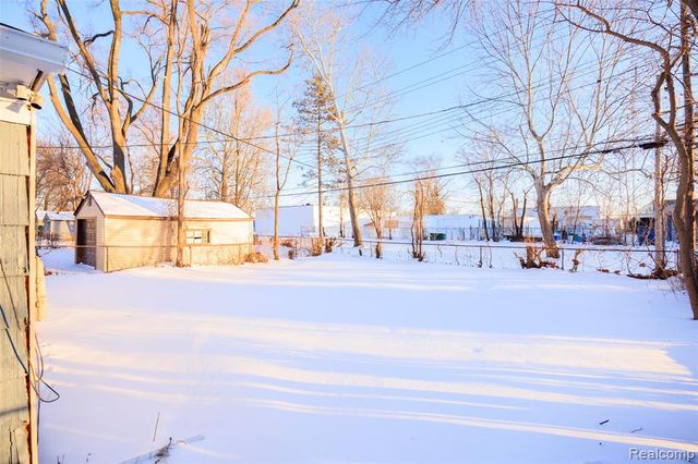 10111 Albany Street, Oak Park, MI 48237