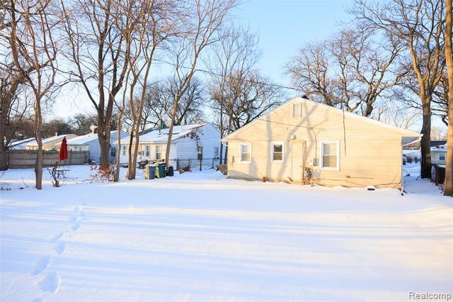 10111 Albany Street, Oak Park, MI 48237