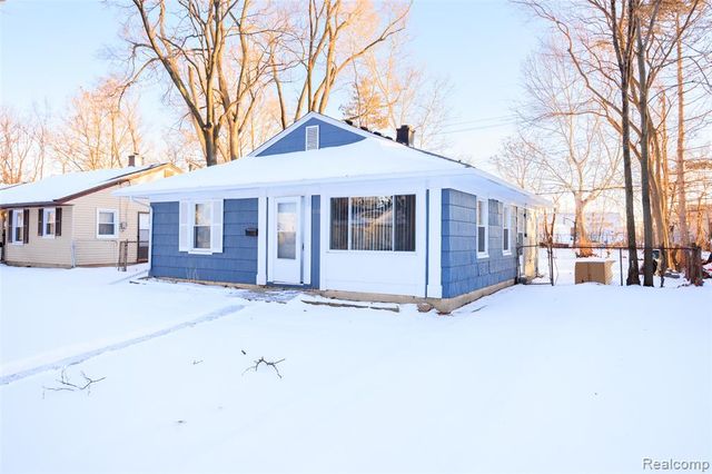 10111 Albany Street, Oak Park, MI 48237