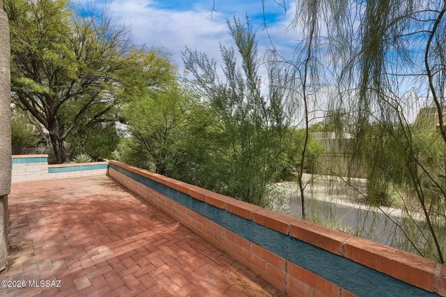 122 N Caviar Place, Tucson, AZ 85745