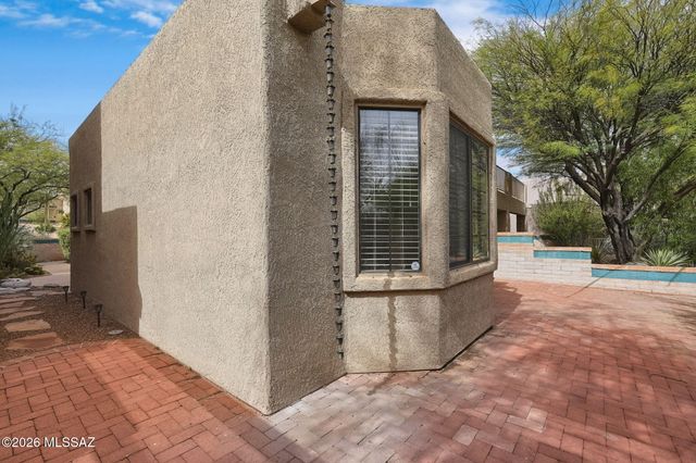 122 N Caviar Place, Tucson, AZ 85745