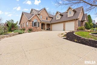 7413 Wentworth Drive, Springfield, IL 62711