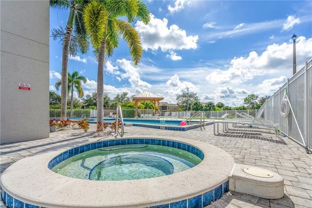 116 Santa Clara DR 12, Naples, FL 34104