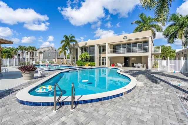 116 Santa Clara DR 12, Naples, FL 34104