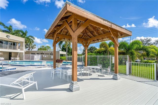 116 Santa Clara DR 12, Naples, FL 34104