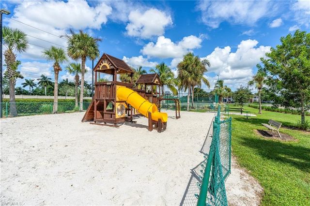 116 Santa Clara DR 12, Naples, FL 34104