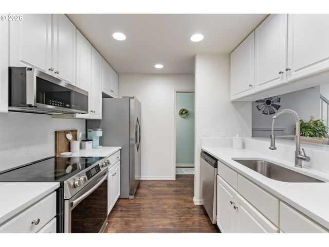 9721 Nw MILLER HILL Dr, Portland, OR 97229