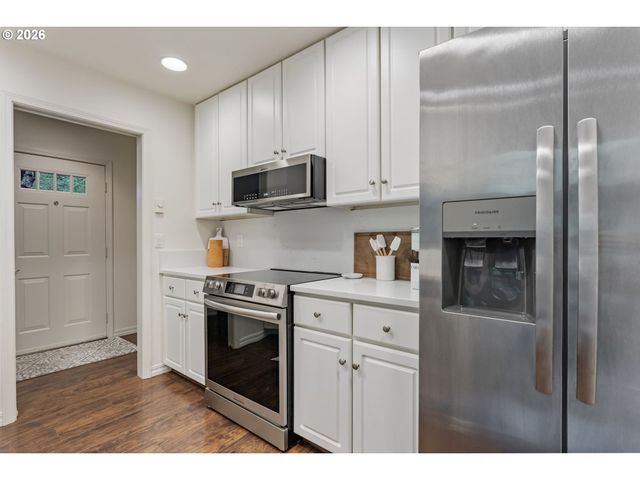 9721 Nw MILLER HILL Dr, Portland, OR 97229