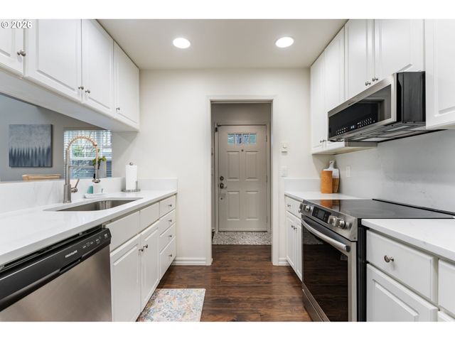 9721 Nw MILLER HILL Dr, Portland, OR 97229