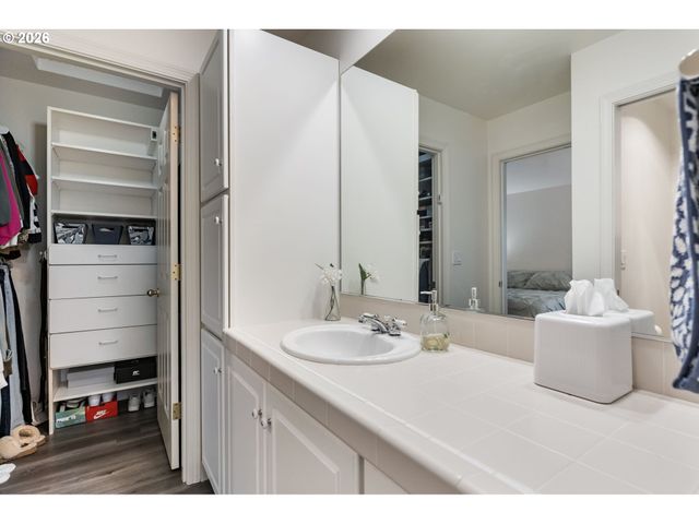 9721 Nw MILLER HILL Dr, Portland, OR 97229