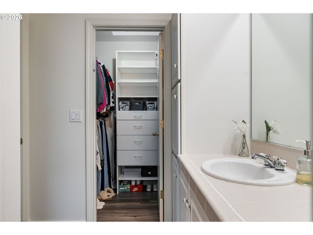 9721 Nw MILLER HILL Dr, Portland, OR 97229