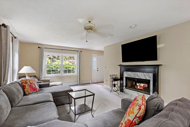195 Bournehurst Dr, Plymouth, MA 02360