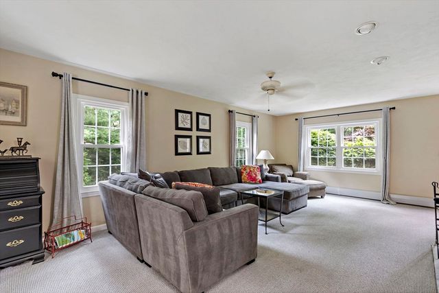 195 Bournehurst Dr, Plymouth, MA 02360