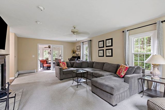 195 Bournehurst Dr, Plymouth, MA 02360