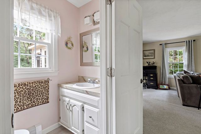 195 Bournehurst Dr, Plymouth, MA 02360