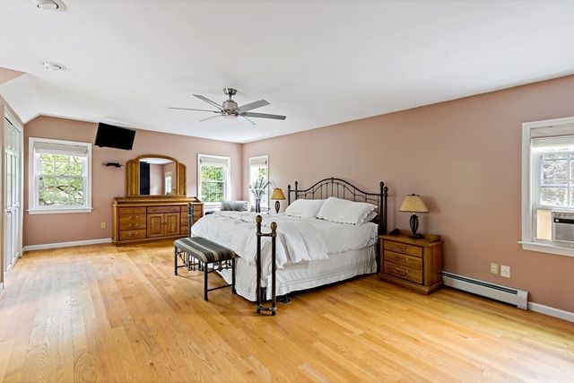 195 Bournehurst Dr, Plymouth, MA 02360