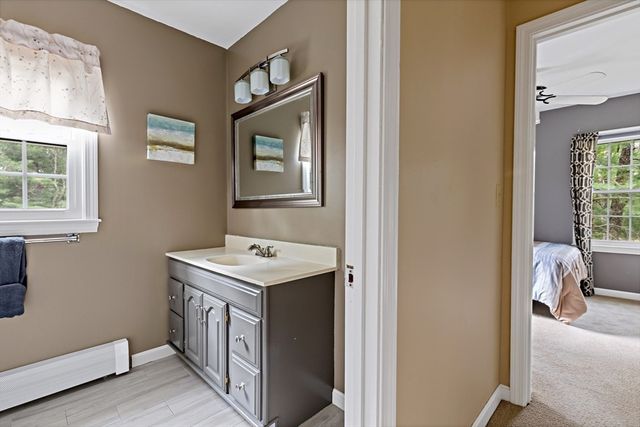 195 Bournehurst Dr, Plymouth, MA 02360