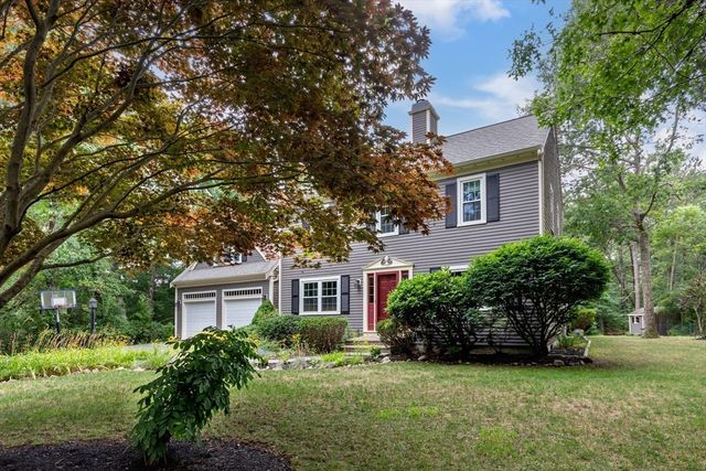 195 Bournehurst Dr, Plymouth, MA 02360
