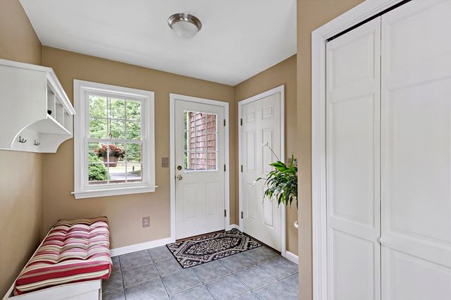 195 Bournehurst Dr, Plymouth, MA 02360