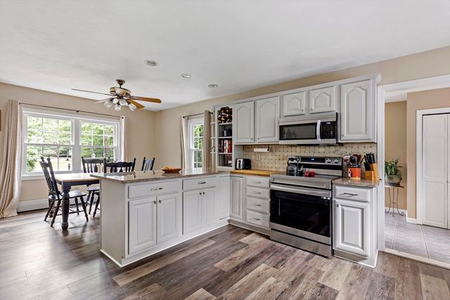 195 Bournehurst Dr, Plymouth, MA 02360