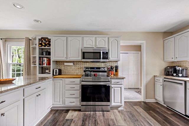 195 Bournehurst Dr, Plymouth, MA 02360