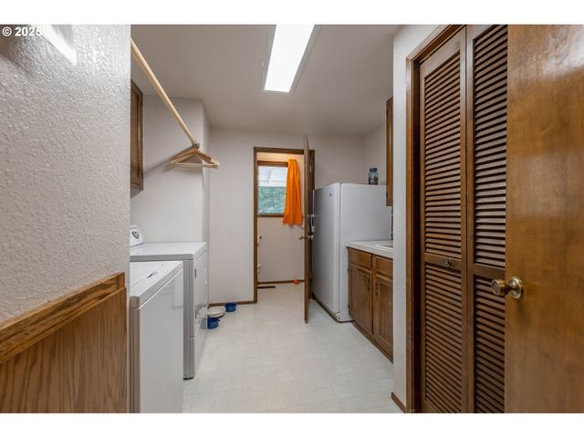 5383 SUNSHINE Rd, Roseburg, OR 97470