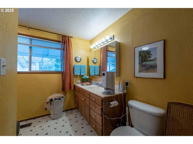 5383 SUNSHINE Rd, Roseburg, OR 97470