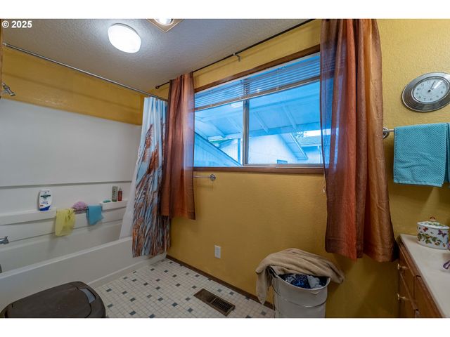 5383 SUNSHINE Rd, Roseburg, OR 97470