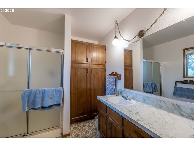 5383 SUNSHINE Rd, Roseburg, OR 97470