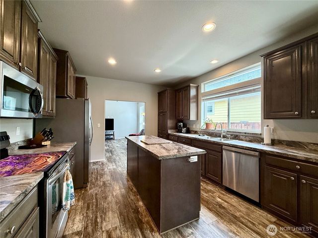 642 Weatherwax Loop NE, Ocean Shores, WA 98569