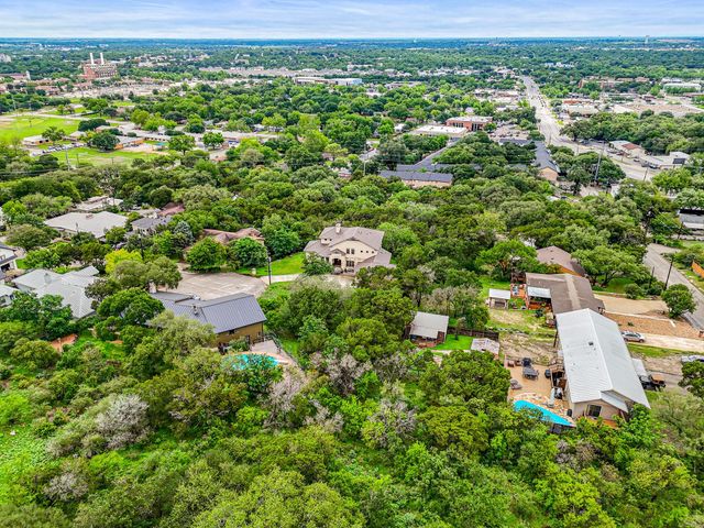718 Starcrest, New Braunfels, TX 78130