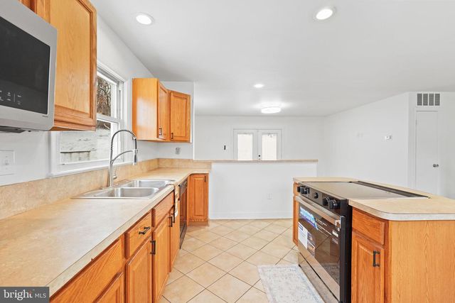 6903 FAWNCREST DR, Capitol Heights, MD 20743