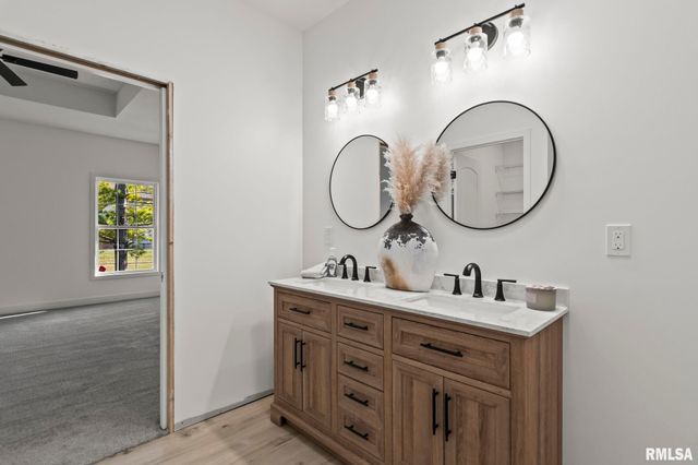 316 BOULDER CREEK Drive, Chatham, IL 62629