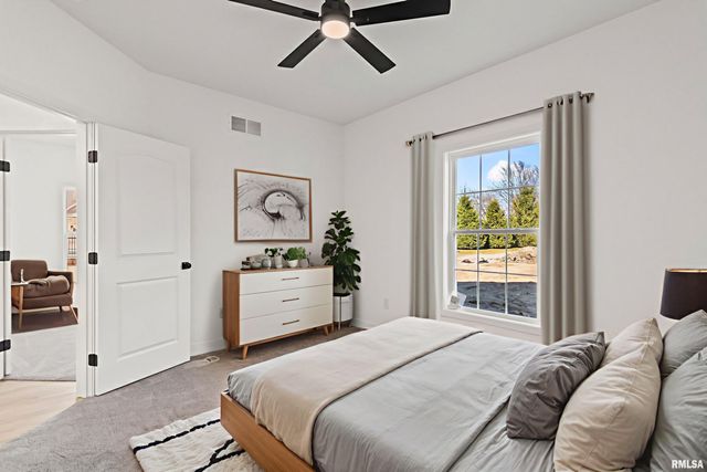 316 BOULDER CREEK Drive, Chatham, IL 62629