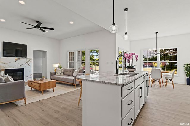 316 BOULDER CREEK Drive, Chatham, IL 62629