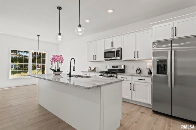 316 BOULDER CREEK Drive, Chatham, IL 62629