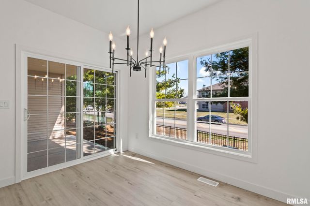 316 BOULDER CREEK Drive, Chatham, IL 62629