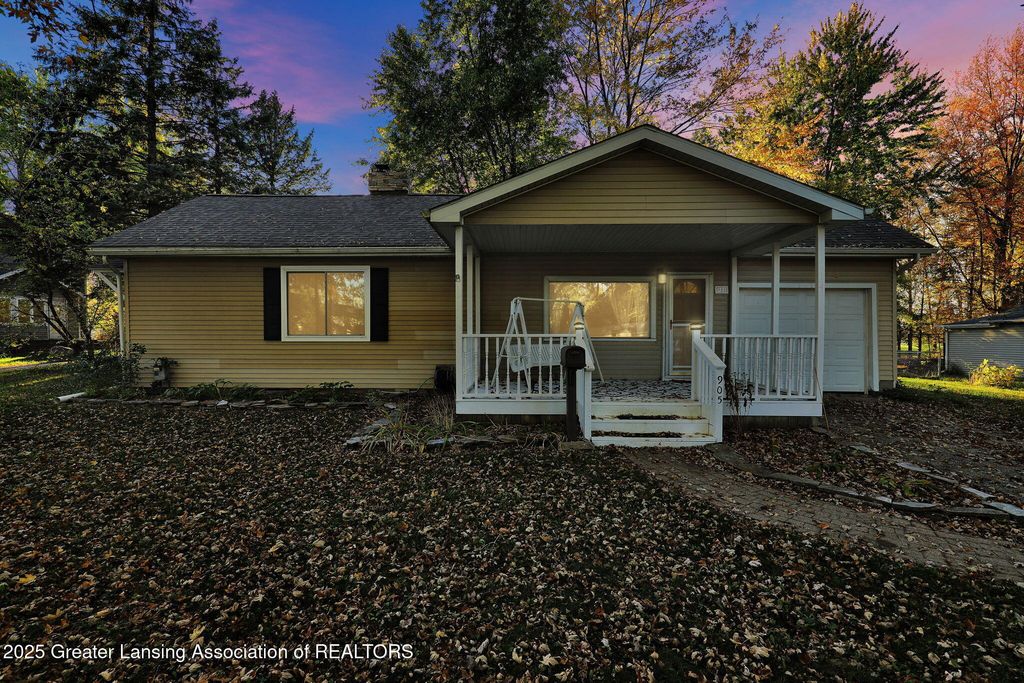 905 N Lansing Street, St. Johns, MI 48879