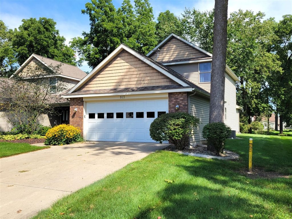 913 Clark Street, Lowell, MI 49331