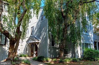 2263 HUNTERS RUN DR, Reston, VA 20191