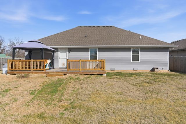 4562 W Tarkio Street, Springfield, MO 65802