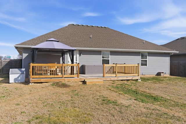 4562 W Tarkio Street, Springfield, MO 65802