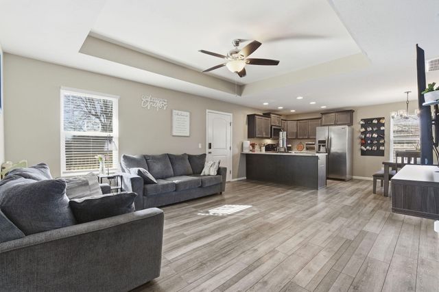 4562 W Tarkio Street, Springfield, MO 65802