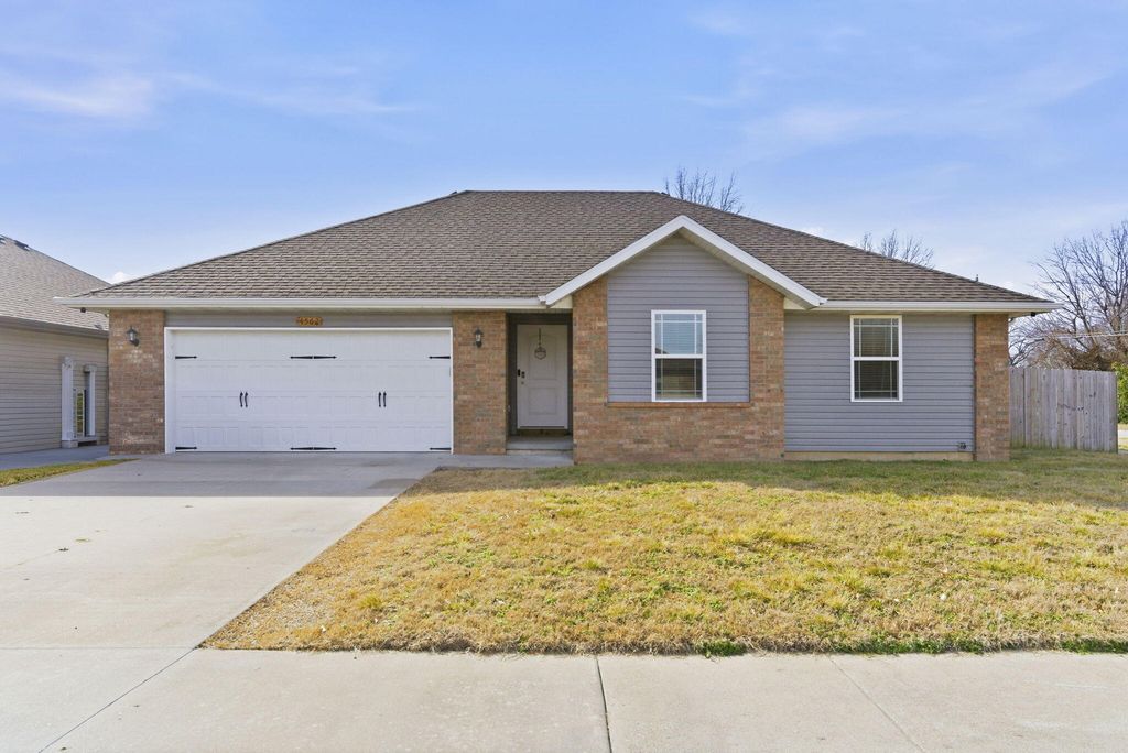 4562 W Tarkio Street, Springfield, MO 65802