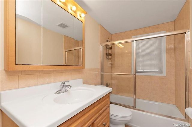 1002 Eglon Court, North Merrick, NY 11566